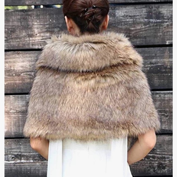 Aukmla Women's Wedding Faux Fur Wraps - Picture 2 of 5
